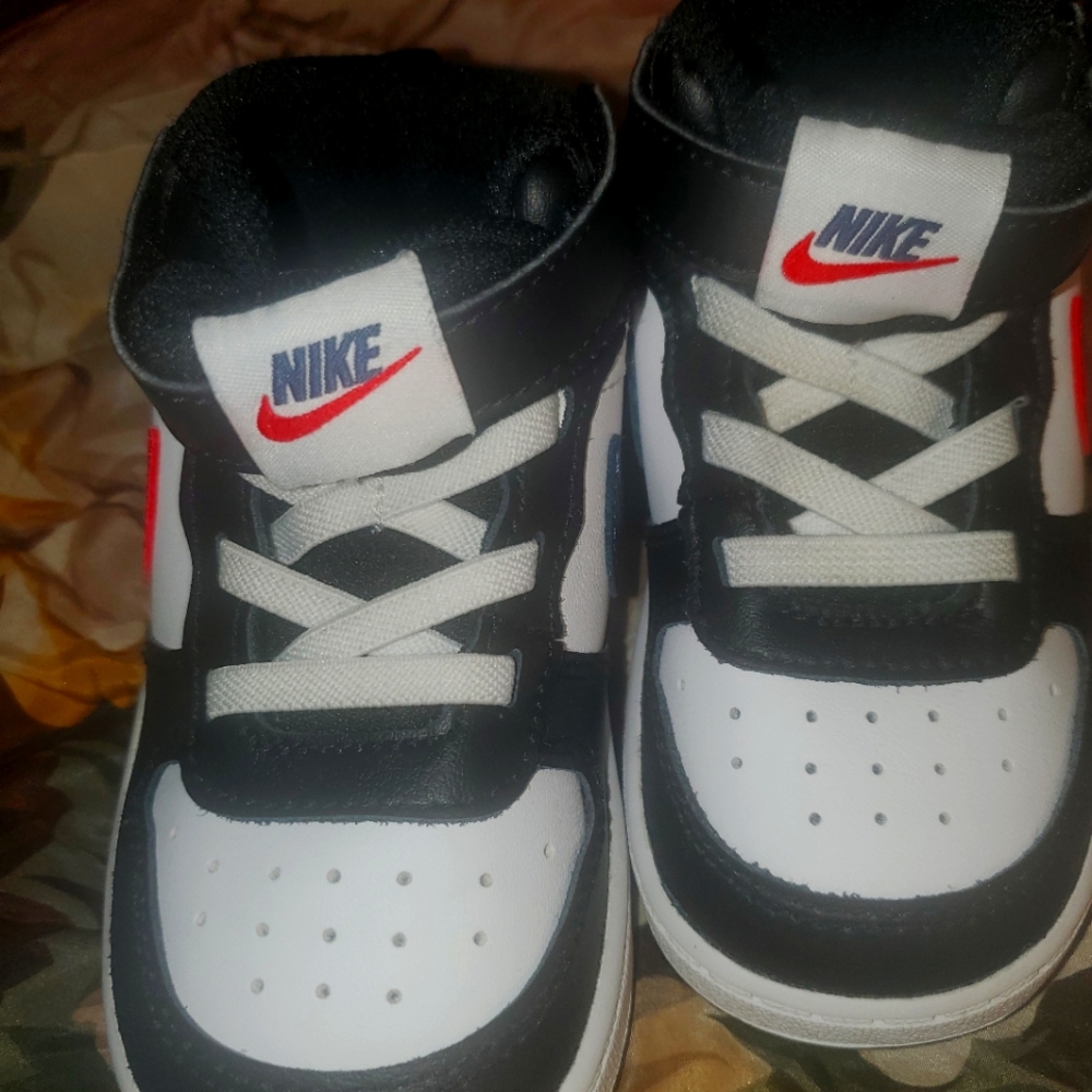 Boys Hightower Nike sneakers size 7c